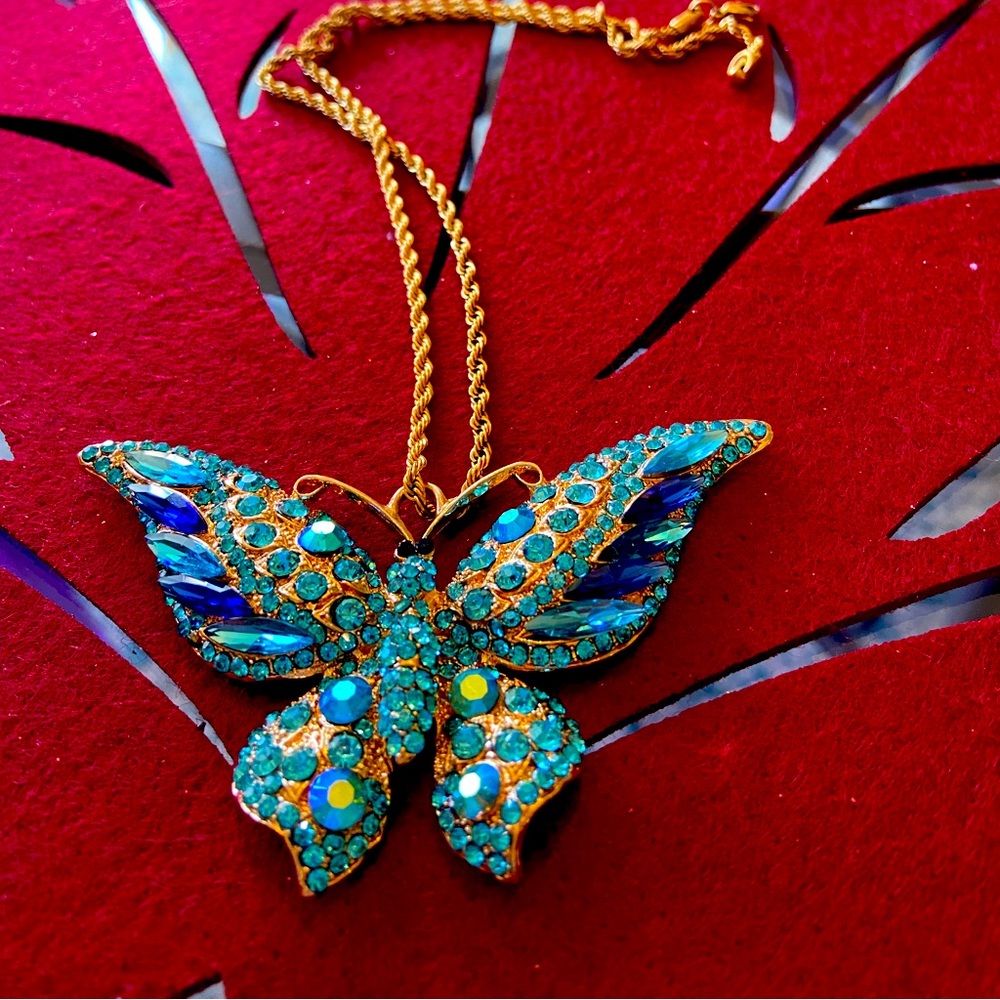 Beautiful brand new gorgeous butterfly pendant.